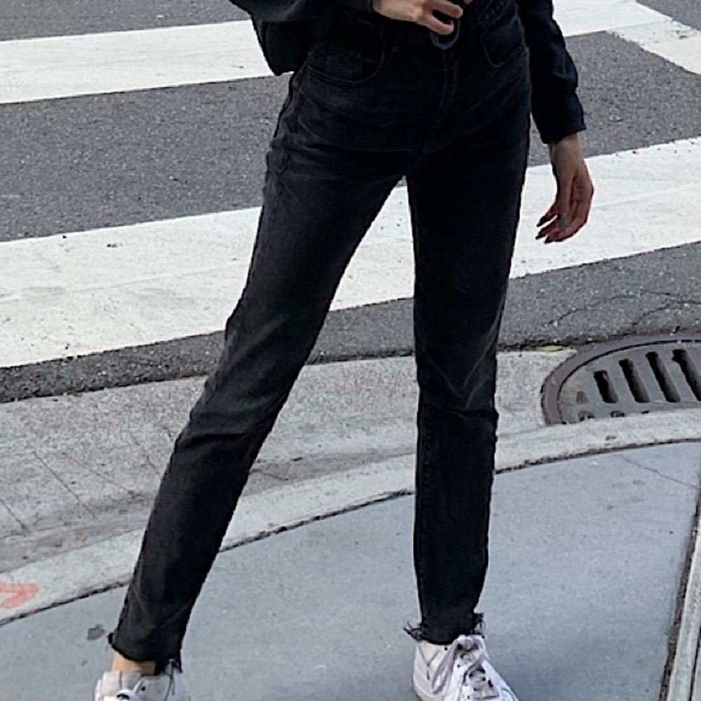 Stradivarius US 2 Black/gray slim mom jeans with frayed detailing on the ankle